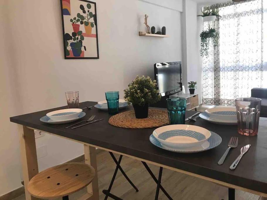 Ideal Apartamento En El Barrio De Las Delicias Málaga Exteriör bild